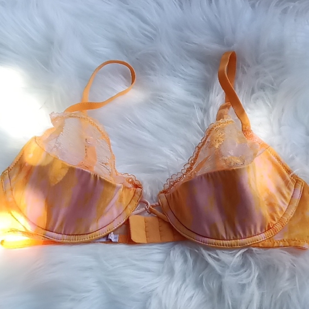 Savage X Fenty EUC/NWOT Watercolor Tye Dye Half Cup With Lace 32 D